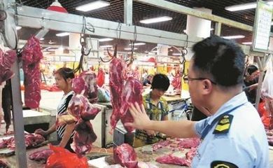 嚴厲打擊非法肉品銷售，筑牢全區農貿市場安全防線